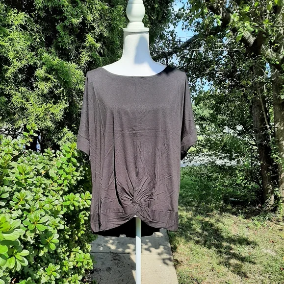🆕️ PLUS Black Front Knot Top - Picture 2 of 4